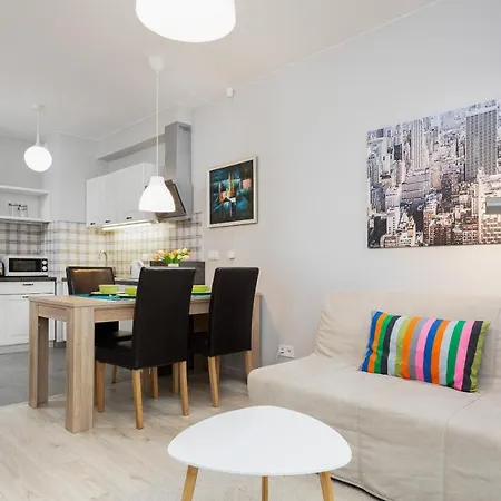 Obozowa By Renters شقة *